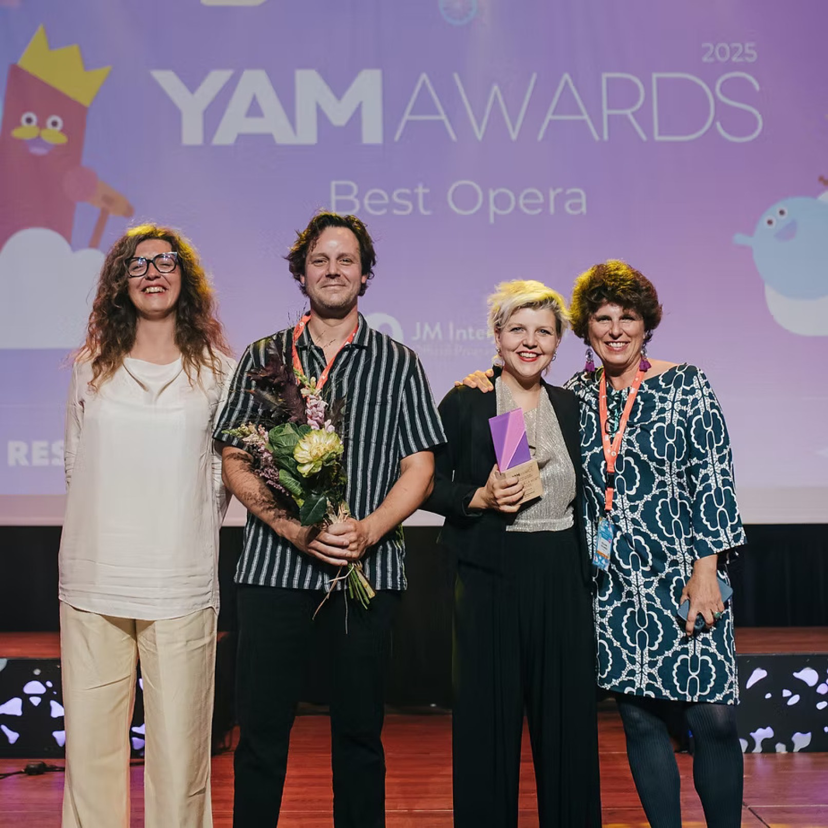 Tijl Wellens and Helene Bracke (centre) at the YAMawards ceremony.