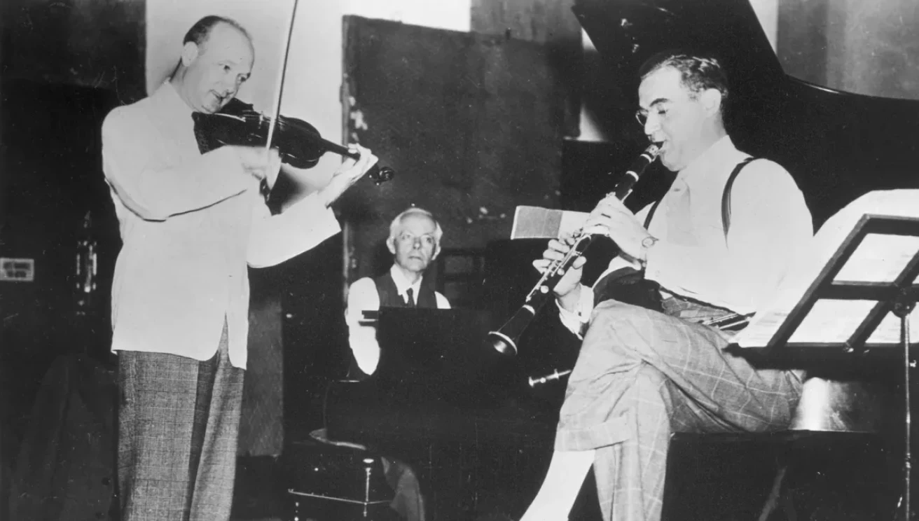 Béla Bartók Joseph Szigeti et Benny Goodman enregistrent Contrastes en avril 1940 aux Etats Unis c Hulton Archive Getty Images